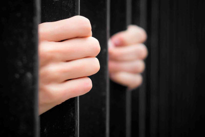 Şəhər sakini dələduzluq üstündə saxlanılıb