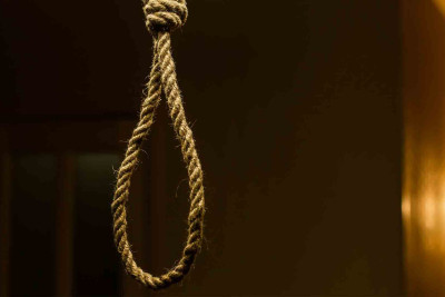 Şəhər sakini evində özünü asıb