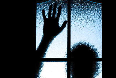 Bağlı qapı arxasında qalan şəxs xilas olunub