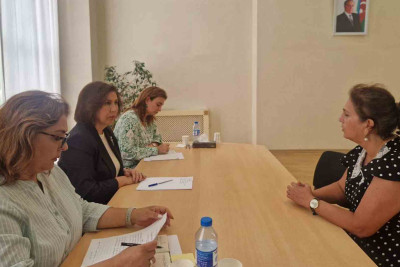 Dövlət Komitəsinin sədri sakinlərin müraciətlərini dinləyib