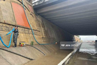 Sürücülərin istifadə etdiyi alternativ yolda torpaq sürüşməsi olub