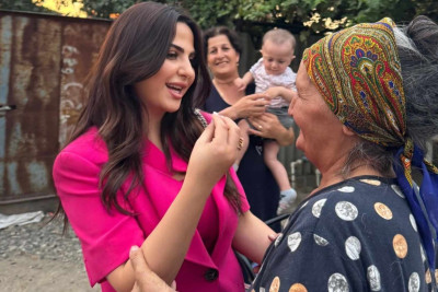 Deputatlığa namizəd olan həkim seçiciləri ziyarət edib