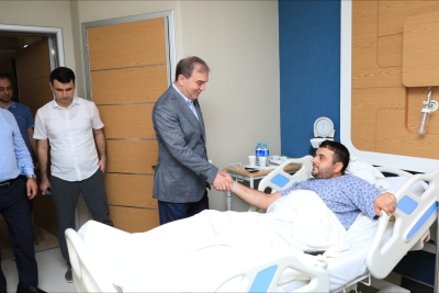 Gəncədə şəhər rəhbəri Vətən müharibəsi iştirakçısı ilə görüşüb