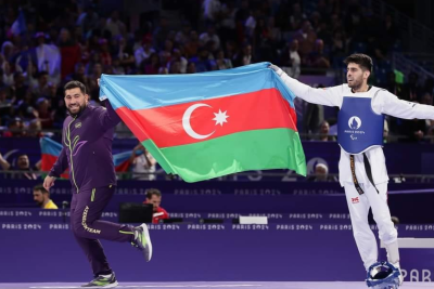 İmaməddin Xəlilov Parisdə Azərbaycan himnini səsləndirib