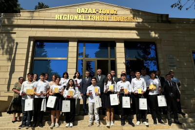 Məzunlara qızıl və gümüş medallar təqdim edilib