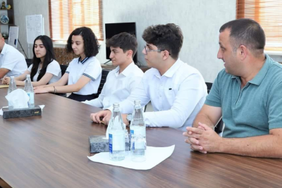 Üç sinfin bütün məzunları tələbə adını qazandı