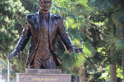 Qəmbər Hüseynlinin abidəsi və abidənin ətrafı təmizlənib