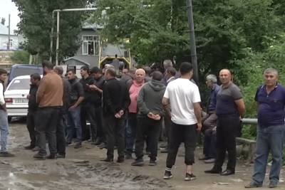 Gədəbəydə mollaya görə kəndə asfalt çəkilmir