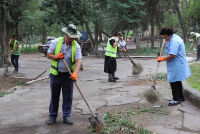 Dəmiryolçular parkında təmizlik işləri görülüb