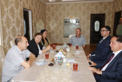 Qazax rayon icra başçısı əməliyyat olunan şəhid atasına baş çəkib