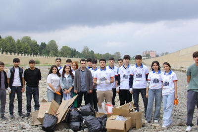 Gəncəçayın məcrasında tullantılar yığılıb