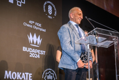 FİDE gəncəli şahmat mütəxəssisini mükafatlandırıb