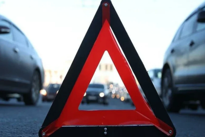 Ağır yol qəzasında üç nəfər xəsarət alıb