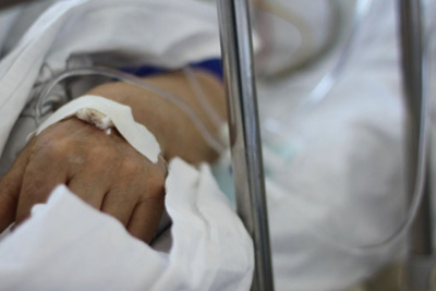 Toyda musiqi üstündə döyülən kişi xəstəxanada vəfat edib