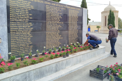 Şəhidlər Xiyabanında iməcilik keçirilib