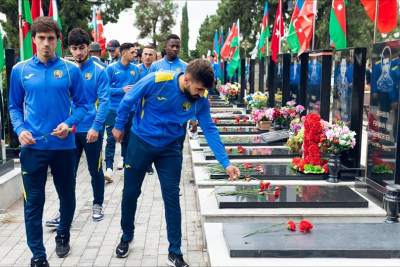 “Kəpəz”in üzvləri Şəhidlər Xiyabanında olublar