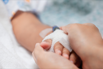 Azyaşlının üzərinə dəmir qapı aşıb