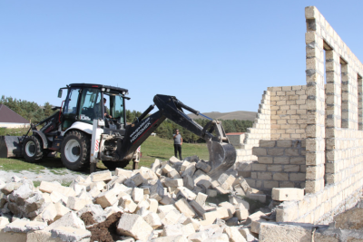 Xoşbulaqda qanunsuz tikililər sökülüb