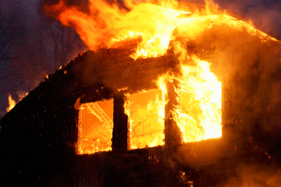 Yaşayış evi yanıb