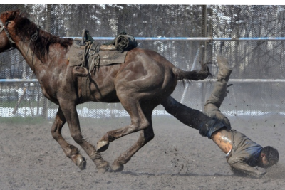 42 yaşlı kişi atdan yıxılaraq öldü