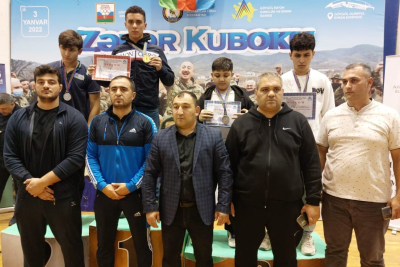 Məktəbli güləş yarışında uğur qazanıb