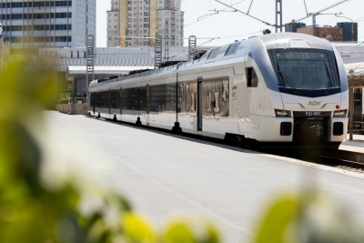 Dəmir yolu ilə sərnişindaşımaları 22%-dək artıb