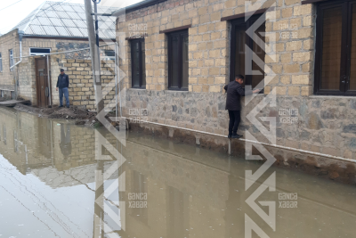 Gəncədə evləri su basıb