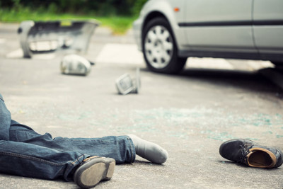 Gəncədə avtomobil yol kənarındakı kişini vurub öldürdü