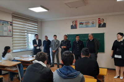 Polis Gəncədə məktəblilərlə görüş keçirib