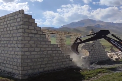 Qanunsuz tikililər söküldü