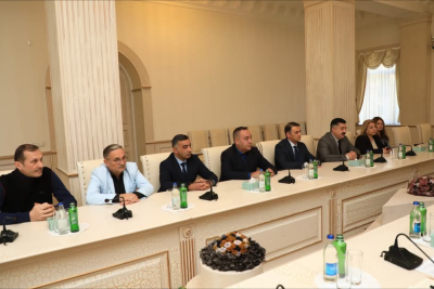 İcra başçısı aktyorlarla görüş keçirib