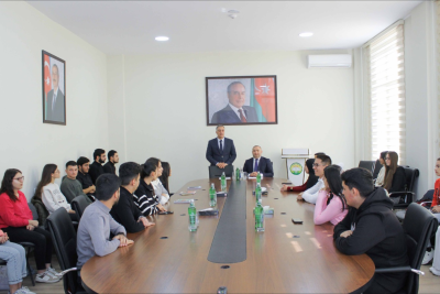 Nazir müavini tələbələrlə görüşüb