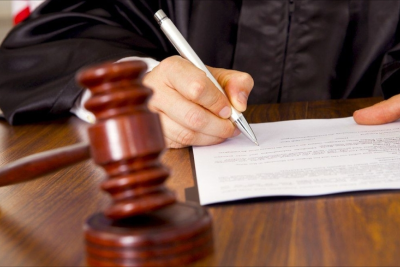 Zarafat üstündə həmkəndlisini bıçaqlayan şəxslə bağlı QƏRAR