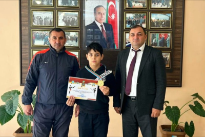 Gəncə məktəblisi kikboksinq yarışında birinci oldu