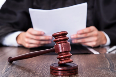 İki polisin ölümündə günahlandırılan sürücü yenidən məhkəmə qarşısında