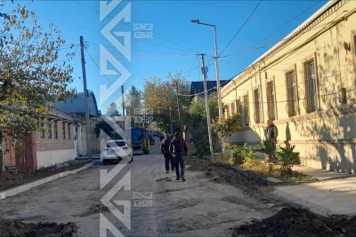 Gəncədə küçə təmir edilir: ərazidə dövlət müəssisələri yerləşir