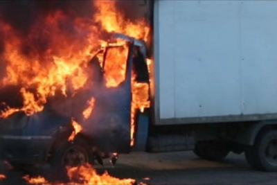 Şəmkirdə yük avtomobili yanıb