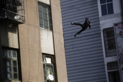 Gəncədə usta məktəbin damından yıxılaraq xəsarət alıb