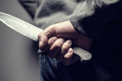 Gəncədə 19 yaşlı oğlan anasına sevgi etiraf edən kişini BIÇAQLADI