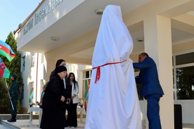 Azərbaycanın Milli Qəhrəmanının büstünün açılışı olub