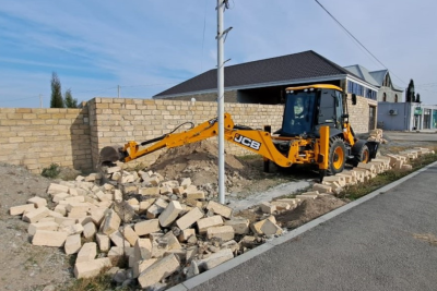 Gəncədə qanunsuz tikili sökülüb