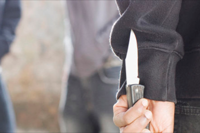 Gəncədə bacısına zəng etdiyi üçün ev satan qonşunu BIÇAQLADI