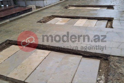 II Fəxri Xiyabanda qəhrəmanlara qazılan üç məzar