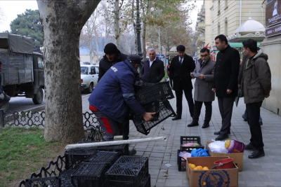 Gəncədə küçə ticarətinə qarşı reydlər davam edir - FOTO