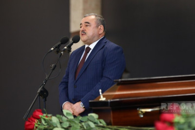 AZAL-ın vitse-prezidenti: Təyyarəyə üç xarici təsir olub