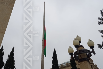 Gəncədə bayraqlar yarıya endirilib - FOTO/VİDEO