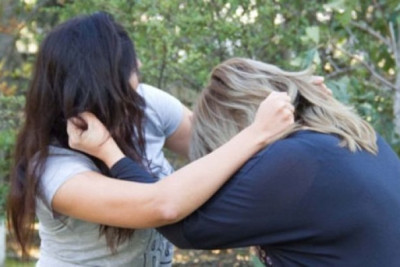 Gəncədə yaşlı qadın qonşuları tərəfindən döyüldü