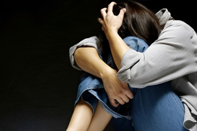 DƏHŞƏTLİ HADİSƏ: Ata qızını ZORLAMAQ İSTƏDİ