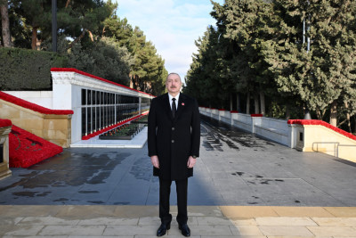 Prezident 20 Yanvar şəhidlərinin xatirəsini yad edib - FOTO