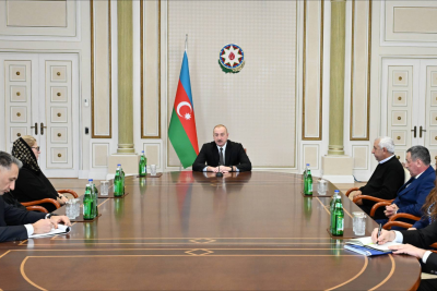 Prezident İlham Əliyev təyyarə qəzasında həlak olan ekipaj heyətinin ailə üzvləri və sağ qalan təyyarə bələdçiləri ilə görüşüb - FOTO + YENİLƏNİB